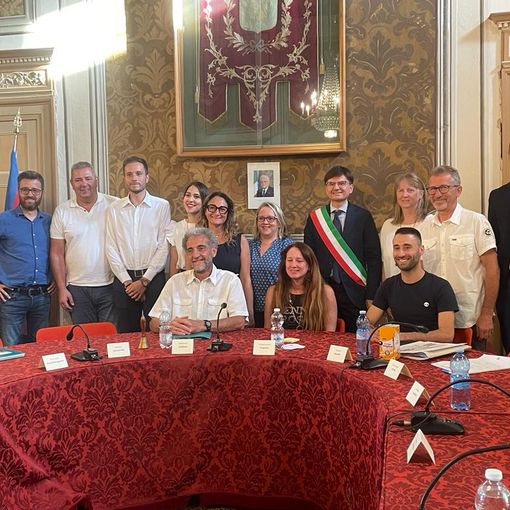 A Villanova si è insediata la nuova amministrazione. Il sindaco Peretti: &quot;Mi auguro che questo Consiglio Comunale sarà luogo di un sano confronto e di condivisione di idee e di progetti&quot;