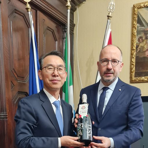 Il sindaco con il console sudcoreano