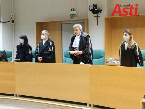 Un momento della sentenza in primo grado ad Asti