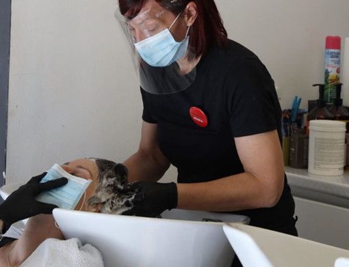 In Piemonte a rischio chiusura anche parrucchieri ed estetisti. Da Asti: &quot;Meglio fare sacrifici adesso che sotto Natale&quot;