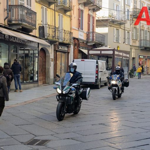 Anche Asti torna in giallo. Corso Alfieri, durante i saldi con controlli della Polizia Locale