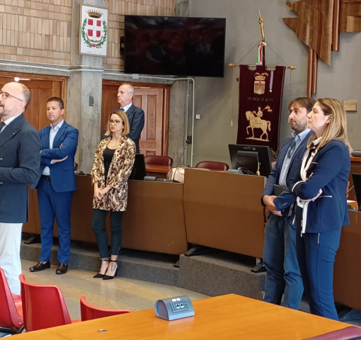 da sinistra: il presidente Maurizio Rasero con i consiglieri provinciali Davide Migliasso, Angelica Corino, Simone Nosenzo, Anna Macchia. Sullo sfondo il Segretario generale della Provincia di Asti Paolo Oreste Morra