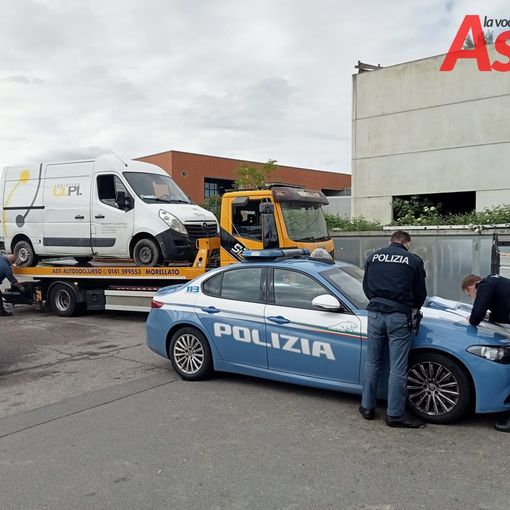 Asti: spaccata con una benna a danno del punto vendita Action di corso Alessandria