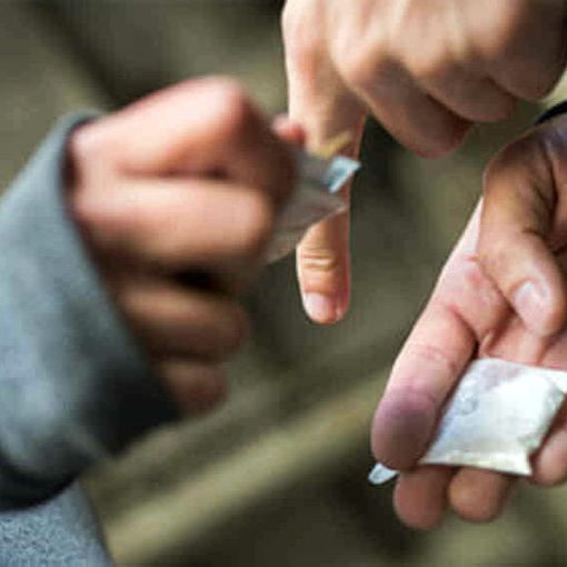 Ingaggiavano minorenni per spacciare droga. Arrestato anche un astigiano