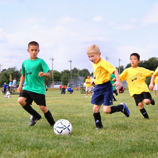 Immagine generica di sport, bambini su un campo da calcio