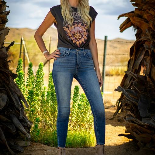 Texani: perché sono un must have? Come abbinarli al proprio outfit