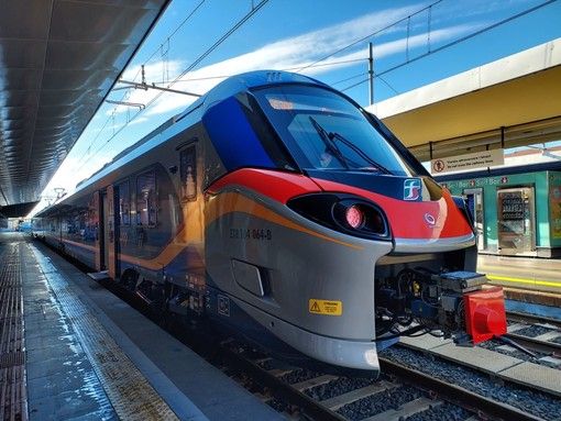 Treni, da domani al via l'orario estivo: 52 regionali per il mare