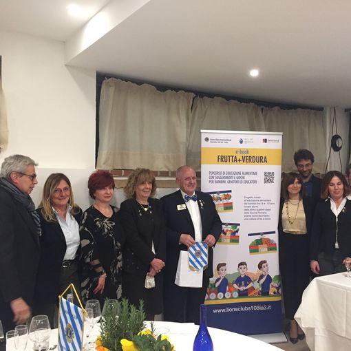 Sette tablet per la primaria di Costigliole d'Asti dal Lions Club e una raccolta fondi per l'Ucraina