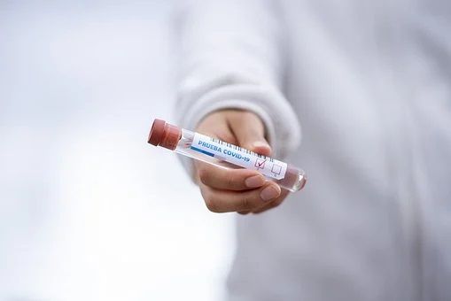 Una fiala di test covid
