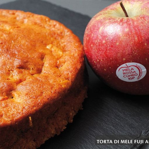 I mercoledìVeg di Ortofruit: oggi prepariamo la deliziosa torta di mele Fuji all'acqua