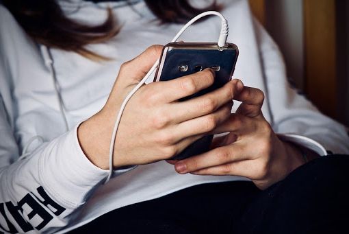 Il reparto di Neuropsichiatria infantile di Asti offre consulenza telefonica ai minori in difficoltà
