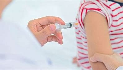 Vaccinazioni pediatriche: sabato 19 febbraio open day per le famiglie. Cala il contagio nelle fasce scolastiche