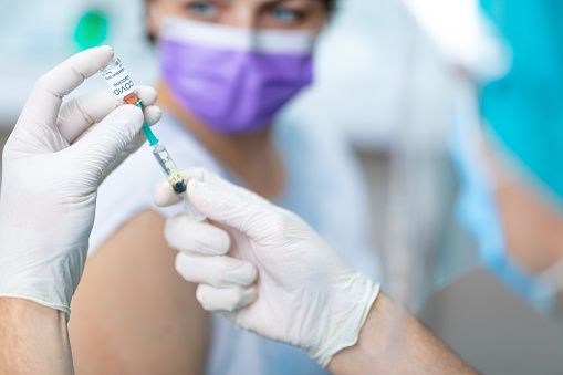 Oggi in Piemonte vaccinate 12.336 persone contro il Covid.  7.430 ultraottantenni