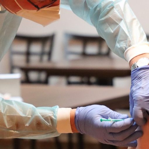 Oggi in Piemonte vaccinate oltre 28mila persone. A oltre 23mila è stata somministrata la terza dose
