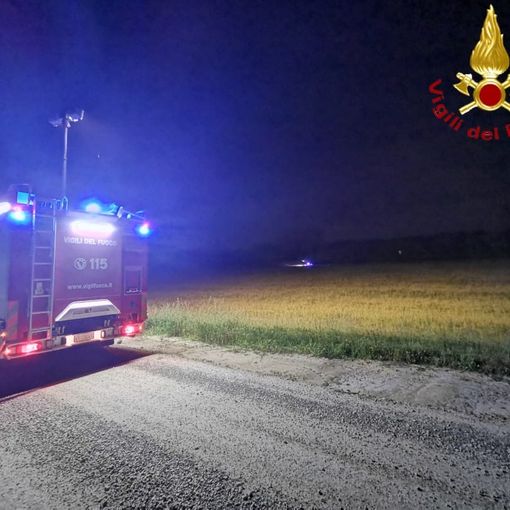Incendio sterpaglie allarma i residenti, intervengono i vigili del fuoco di Asti