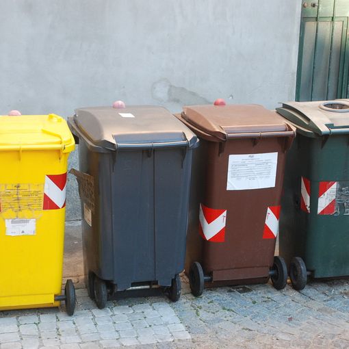Asti, cassonetti dei rifiuti