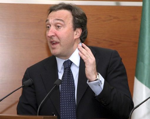 Gianni Vernetti presenta ad Asti il suo libro 'Dissidenti'. Incontro con donne e uomini che lottano contro i regimi