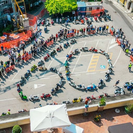 Le mitiche  Vespe 50 hanno festeggiato il 60esimo anniversario a Cocconato