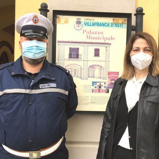 Il sindaco Macchia con il nuovo agente di polizia Nivino