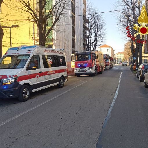 Cade in casa, in aiuto arrivano i vigili del fuoco in supporto al 118