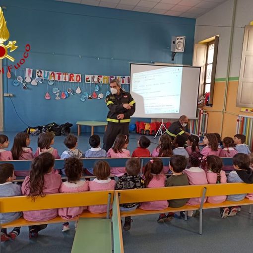 Vigili del fuoco di Asti in cattedra per il progetto &quot;Quattro elementi&quot;