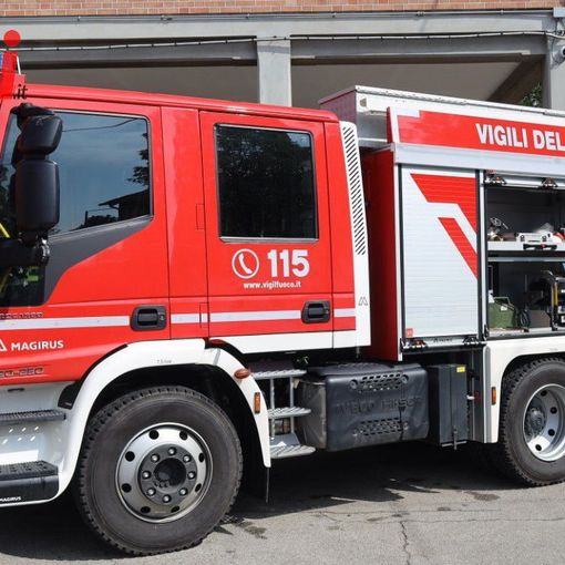 Incendio in cascina a Revigliasco. Sul posto da ore i vigili del fuoco di Asti