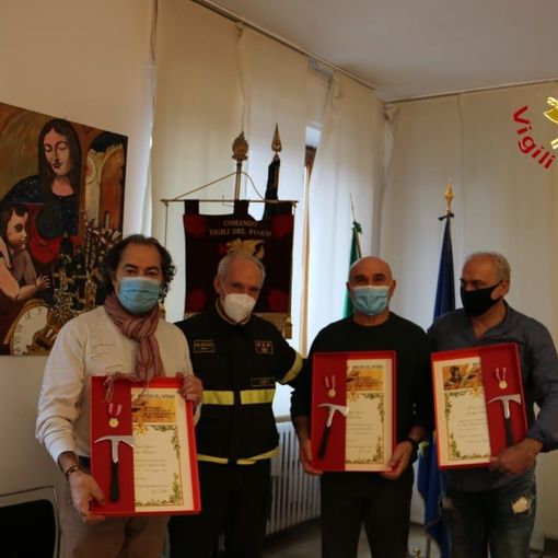 Vigili del Fuoco Asti, riconoscimenti per nuovi pensionati e croce di anzianità per 15 anni di servizio