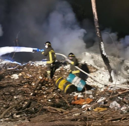 Asti, via Guerra. Nuovo rogo rifiuti