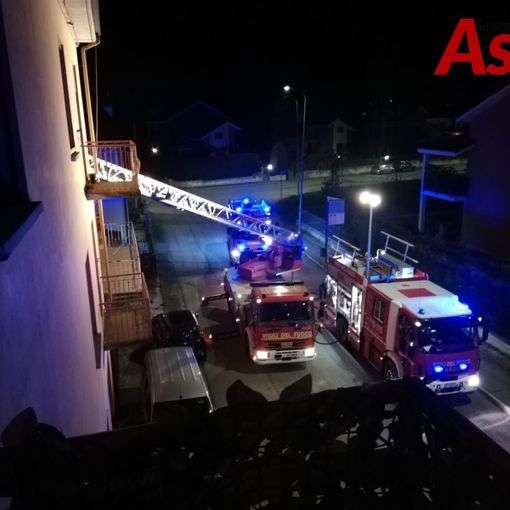 Paura per incendio in via Ghandi stanotte. &quot;Va a fuoco il tetto&quot;