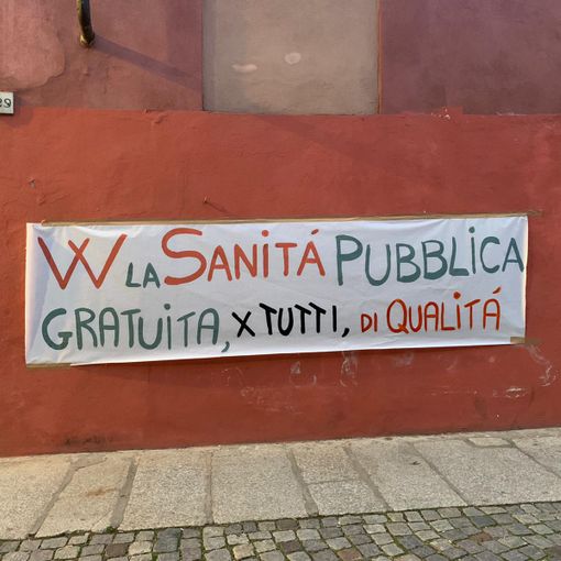 &quot;W la sanità pubblica: gratuita, per tutti e di qualità&quot;: anche la Casa del Popolo ringrazia medici e infermieri