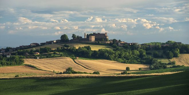 Castello di Montemagno ripreso da Enzo Isaia