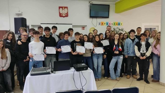 La voce... Delle scuole: proficua trasferta polacca per un gruppo di studenti del Vercelli. Il regista Piccioni incontra gli studenti dell'Artistico