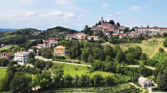 "Albugnano sotto le stelle": una serata tra vini, storia e panorami mozzafiato