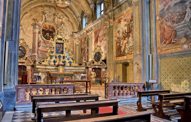 Il suggestivo interno della chiesa della Consolata
