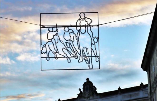 Una luminaria natalizia dedicata al Palio, attualmente non utilizzata (Merphefoto)