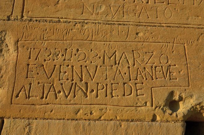 Uno dei graffiti della chiesa di Casorzo Uno dei graffiti della chiesa di Casorzo