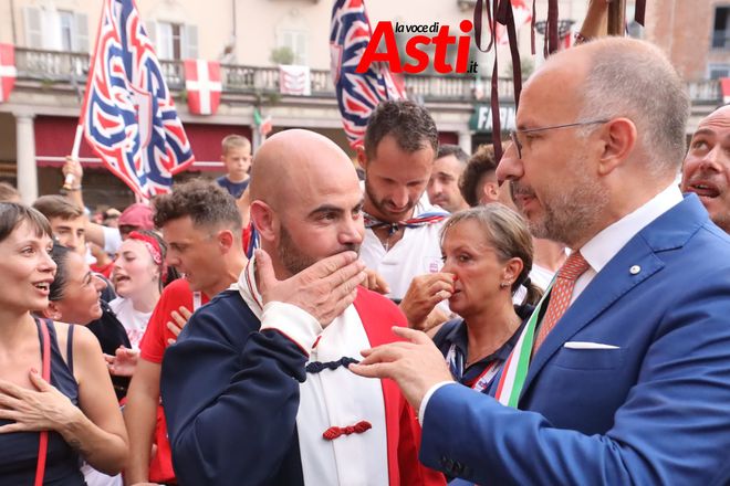 Maurizio Rasero con Antonio Siri, vincitore del Palio 2024 (Merphefoto)