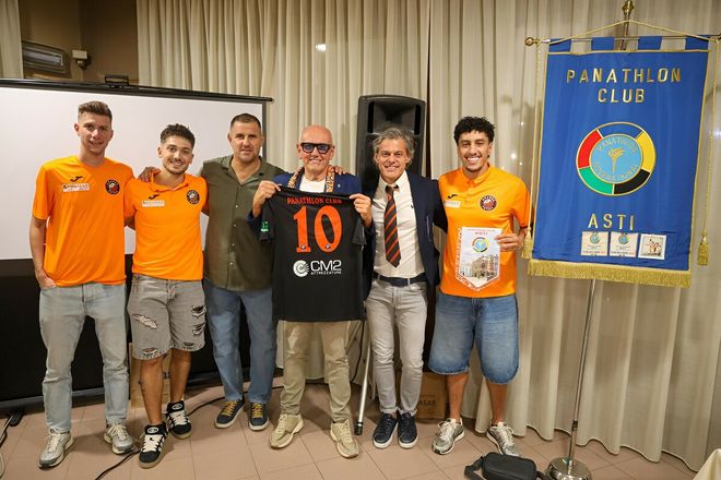 Nella foto, da sinistra: Alberto Solaro (preparatore dei portieri), Fabio Montauro (esterno), Herman Patanè (allenatore) e Marco Caccialupi (DG)