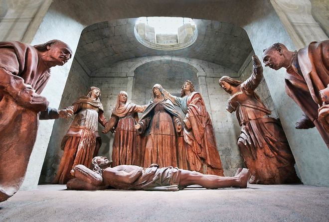 Spettacolare foto di Enzo Isaia del Compianto sul Cristo morto, esempio d'arte rinascimentale in Cattedrale ad Asti