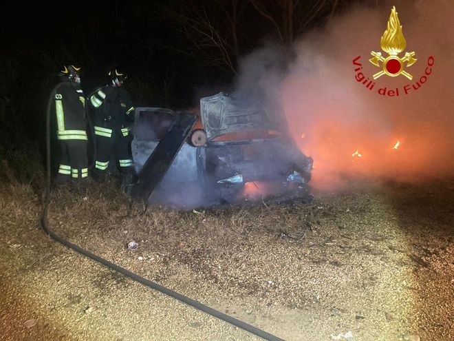 Continuano gli incendi auto nell'Astigiano: due auto a Trincere e altre due a Nizza Continuano gli incendi auto nell'Astigiano: due auto a Trincere e altre due a Nizza