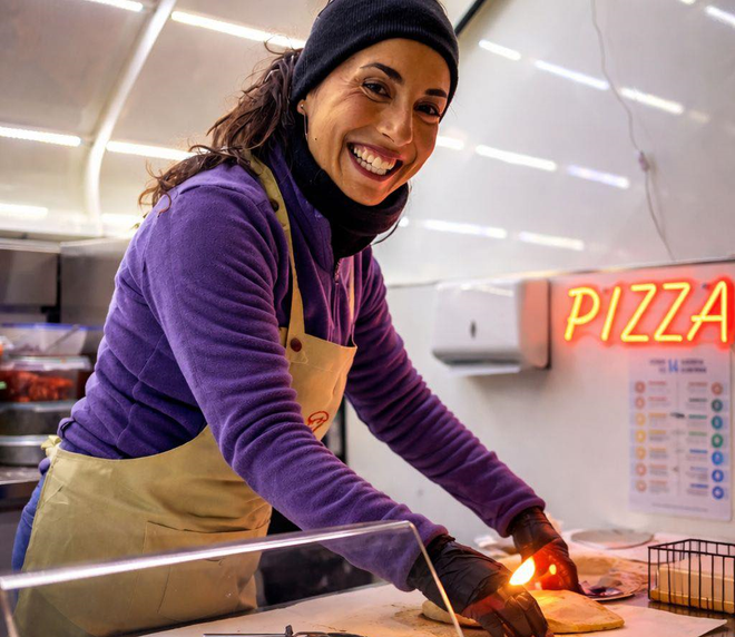 Francesca sulla sua ApePizza Francesca sulla sua ApePizza