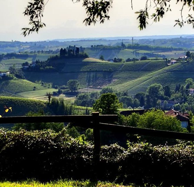 Panorama sull'Astigiano dal Bricco dei 31 paesi