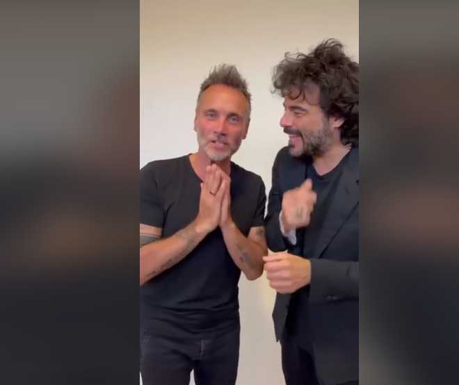 Un fermoimmagine tratto dal video dei due artisti
