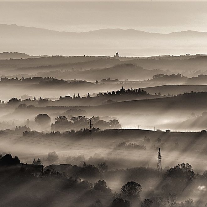 Le colline del Sud Astigiano viste con l'occhio e il mestiere del grande Enzo Isaia
