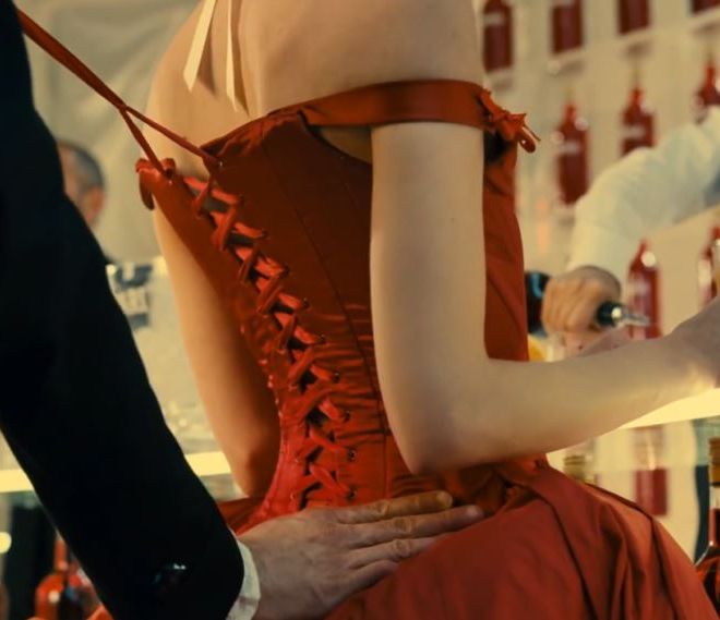 Un frame dello spot Campari Red Passion