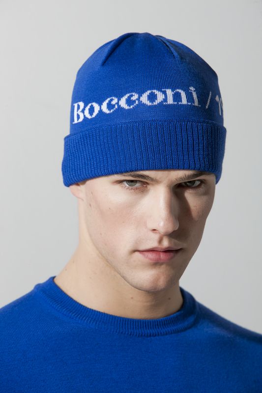 AUDES "da 15 anni innamorati dell’idea semplice che l’abbigliamento sia un mezzo attraverso cui esprimere ciò che siamo"