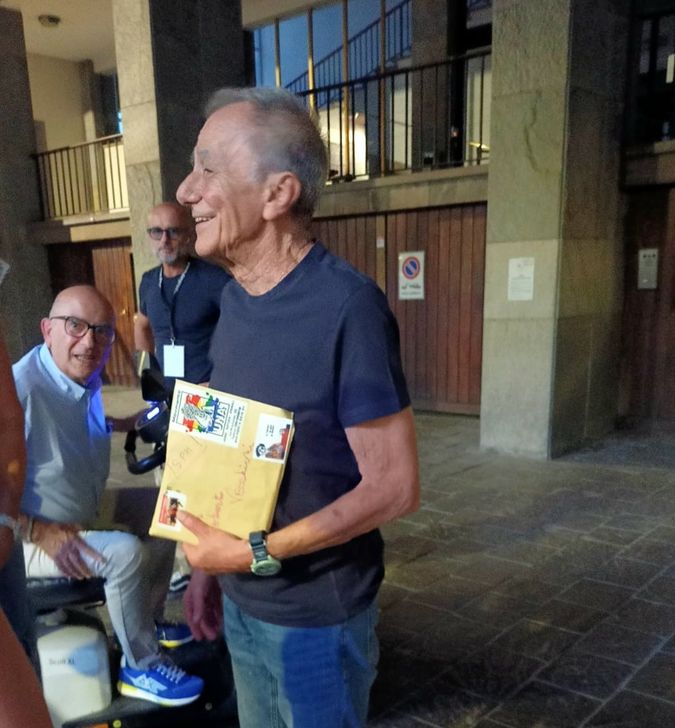 Roberto Vecchioni al presidio DI UNA