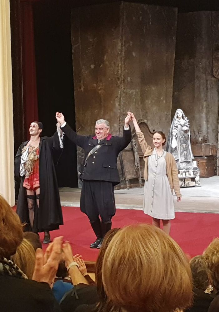 Grande successo sabato sera al Casinò di Sanremo per la pièce “Mettici la mano” di Maurizio De Giovanni