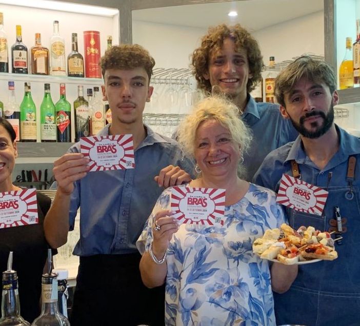 La salsiccia di Bra, regina degli aperitivi a tema del caffè &quot;Barusso&quot; di Alassio