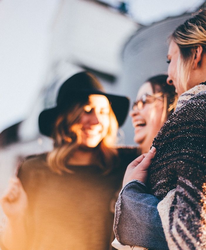 Quali sono i passatempi preferiti dalle donne online?